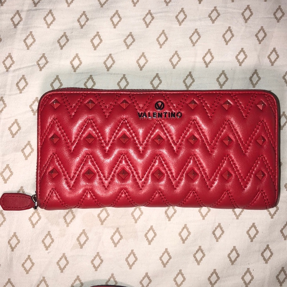 PRE-OWNED VALENTINO WALLET‼️